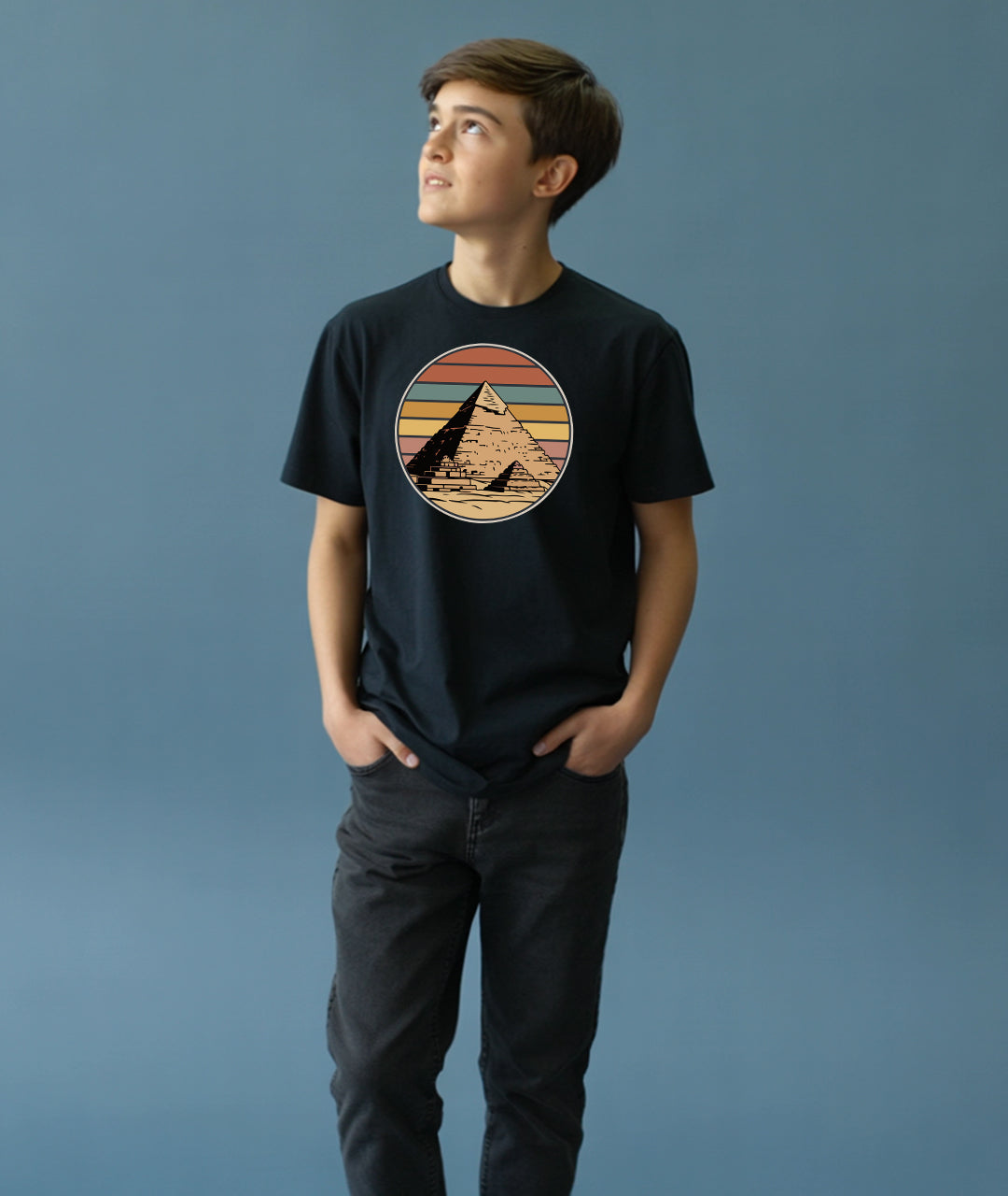 Retro Pyramid Art – Vintage Youth T-Shirt