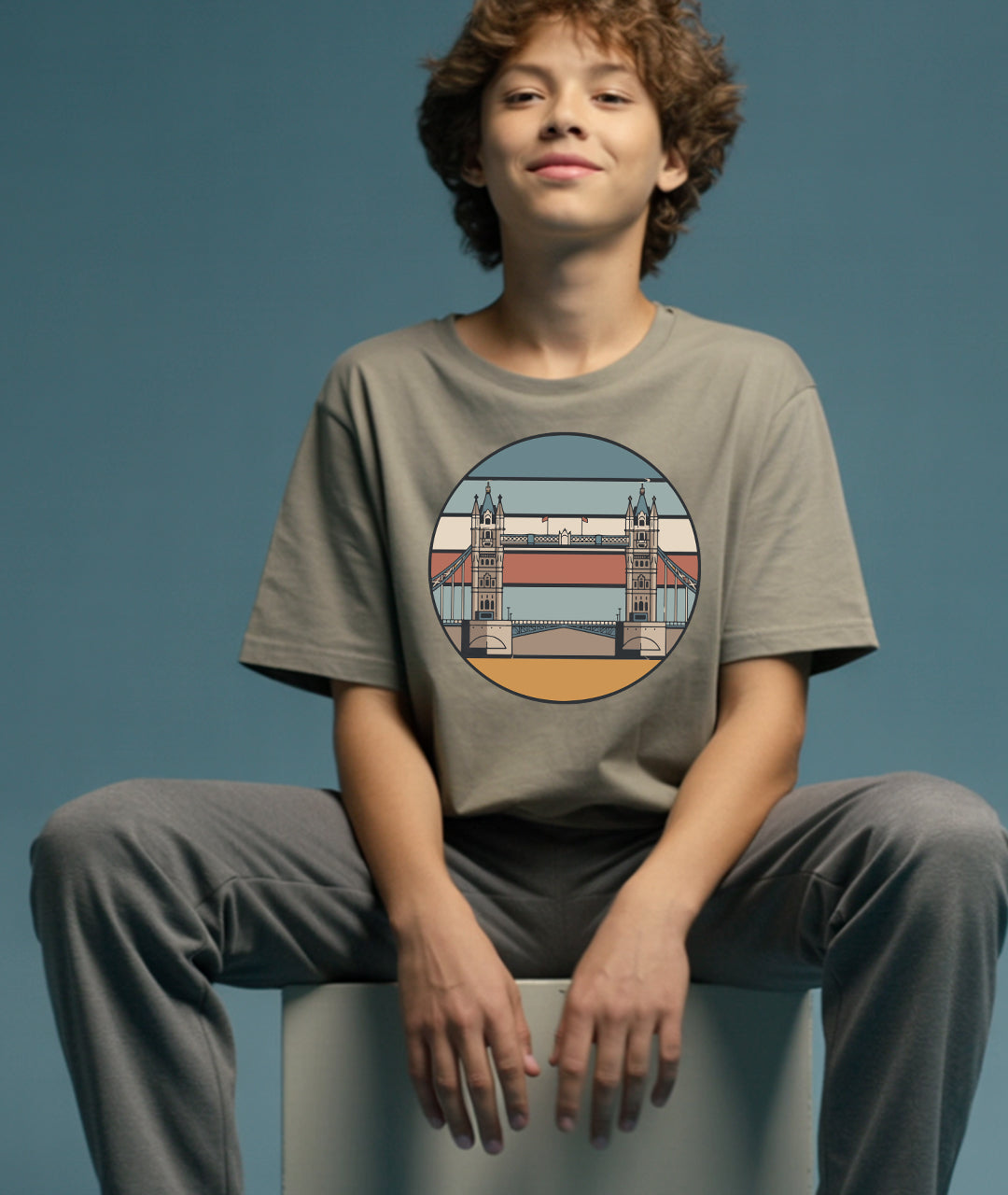 Tower Bridge Retro Art – London Youth T-Shirt